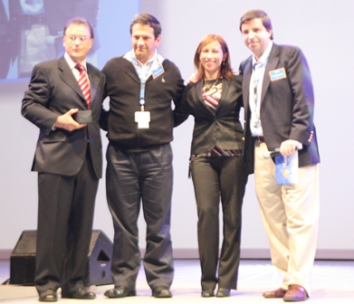  De izquierda a derecha, Eduardo Calderón, gerente general de Collico;  Vincent Godon, gerente de Perecederos de Walmart Chile; Mónica Munizaga, jefe de Asistencia Técnica de Collico y, Manuel López, gerente comercial de Walmart Chile.