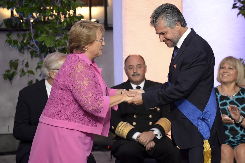 0125 Condecoración Presidente de la República en la moneda 06-03-2015 ppa