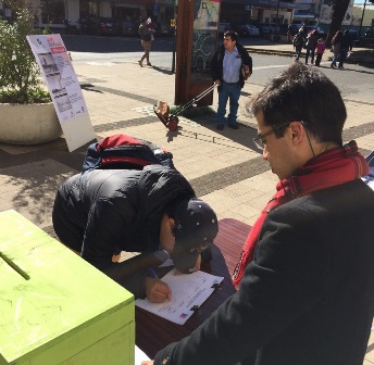 Mesa recepcion votos Hito