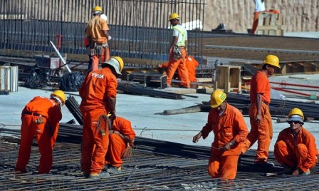 1345593083-OPERARIOS TRABAJANDO (DESOCUPACION)