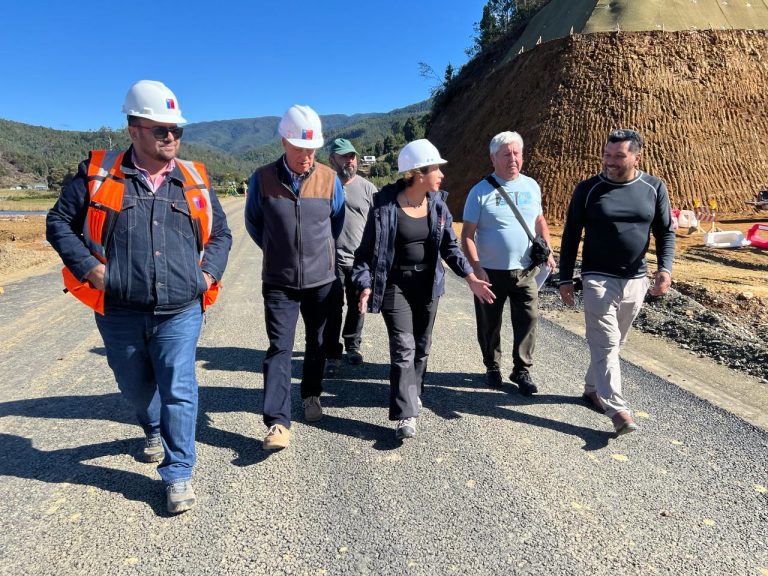 Municipio y MOP inspeccionaron obras de la ruta Corral – Valdivia y constataron avances