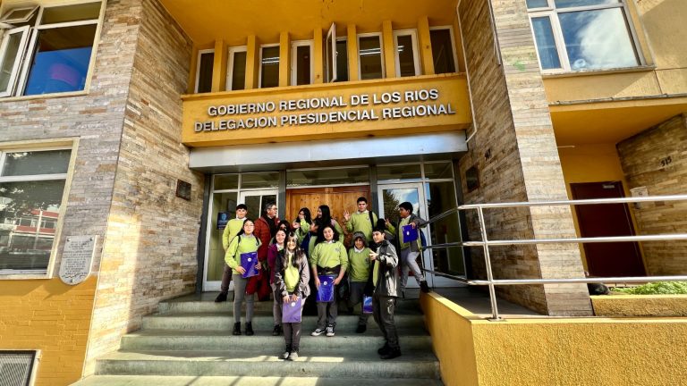 Estudiantes de Escuela Rural Huillinco conocieron funcionamiento del MTT