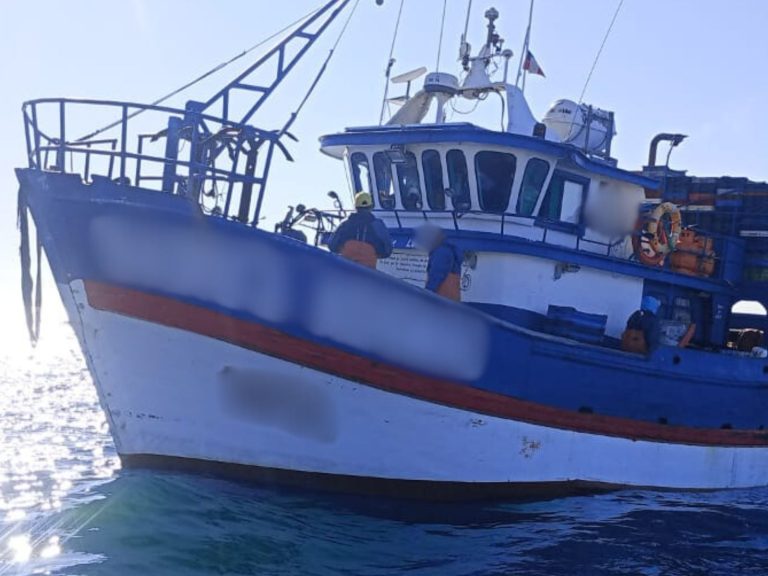 Sorprenden a embarcaciones de la región de Biobío extrayendo recursos ilegalmente en aguas de la región 