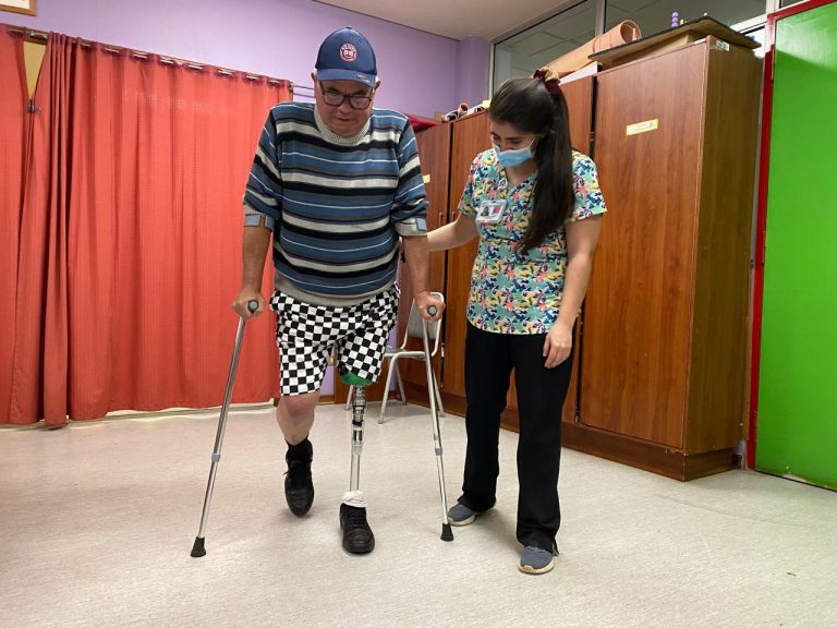 HVB destaca resolutividad de programa que ha permitido entregar prótesis a usuarios que han sufrido amputaciones