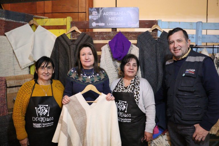 Ya comenzó la 8° versión de Expo Tejidos INDAP Los Ríos 2024