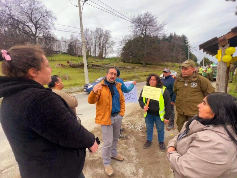 Delegado del Ranco visita localidades y rutas inter-rurales de Futrono para dialogar con familias afectadas por suministro eléctrico