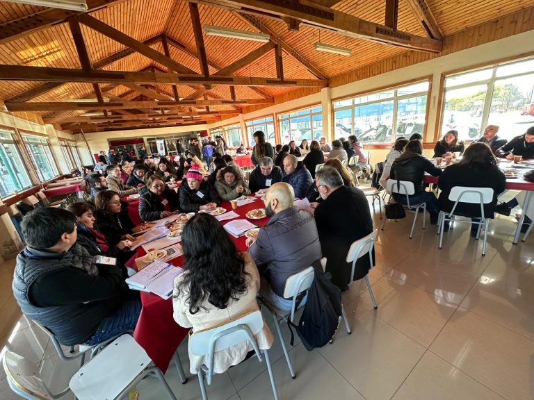 Realizan diálogos en mes de la Dirigencia Social