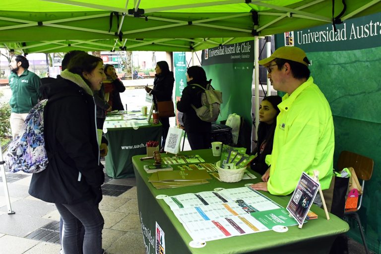 Universidad Austral de Chile realizó feria para ingresos especiales