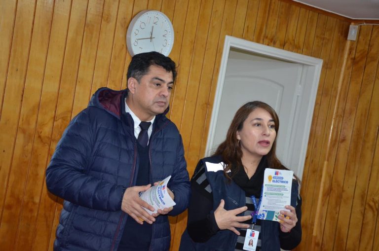 Autoridades explican proyecto de ley que busca triplicar cobertura del subsidio eléctrico