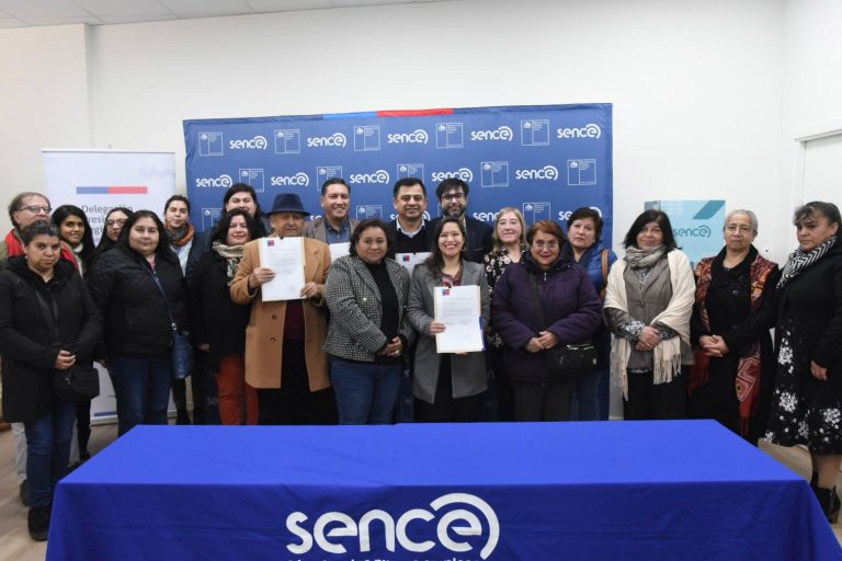 Delegación Presidencial y Sence firmaron convenio para fortalecer empleabilidad de beneficiarios de Programa Pro Empleo y sus familias