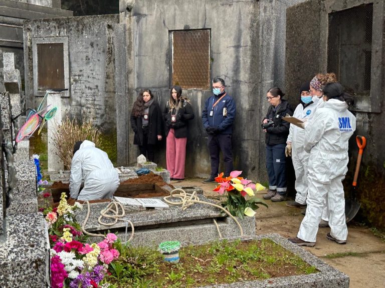 Fiscalía de Los Ríos realizó exhumación de restos de adulto mayor en Valdivia
