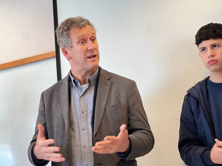 Ministro de Transporte y Telecomunicaciones firmó importantes acuerdos con municipios de Valdivia y La Unión