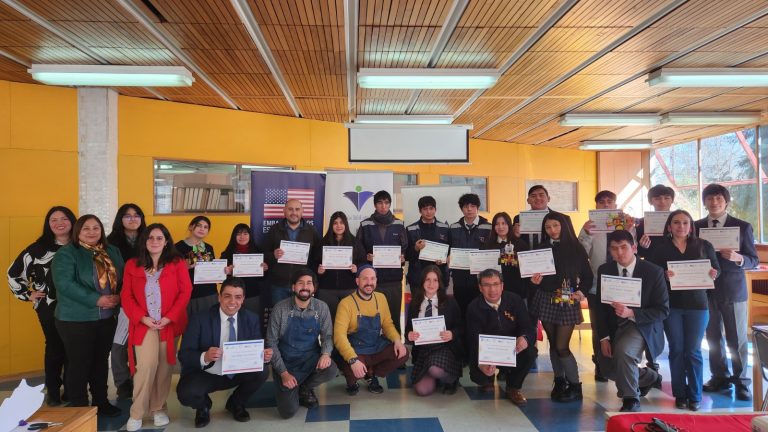 Alumnos de enseñanza media de Valdivia y La Unión participan en un workshop de robótica en la UACh