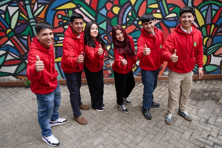 Seis estudiantes de liceos agrícolas viajaron a Estados Unidos para realizar su práctica profesional