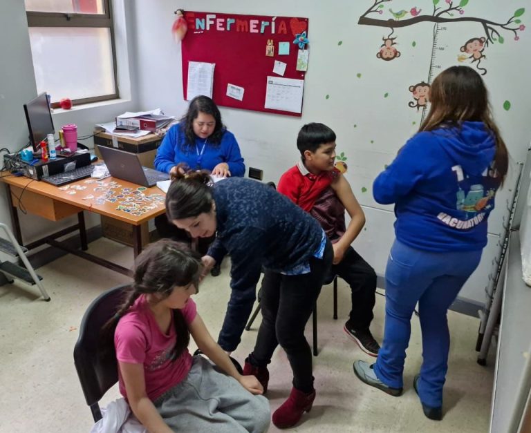 Campaña de vacunación escolar supera el 80% en todos los grupos objetivos