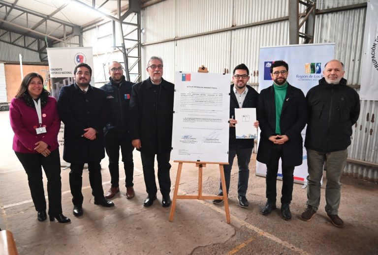 Bienes Nacionales entregó Ex Cárcel Isla Teja a la Agrupación de Ex Presos Políticos y Familiares