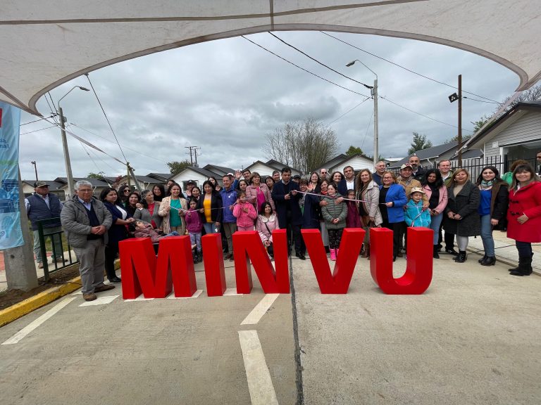 Entregaron llaves de viviendas de Integración Social en Río Bueno