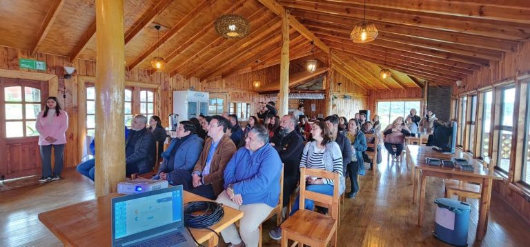 Celebran Día Internacional del Turismo en Corral con actividades de conservación y reconocimiento a líderes locales