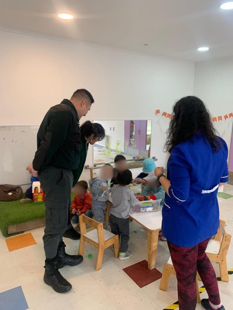 Funcionarios de Centro de Cumplimiento Penitenciario de Río Bueno fortalecen trabajo con la comunidad aledaña