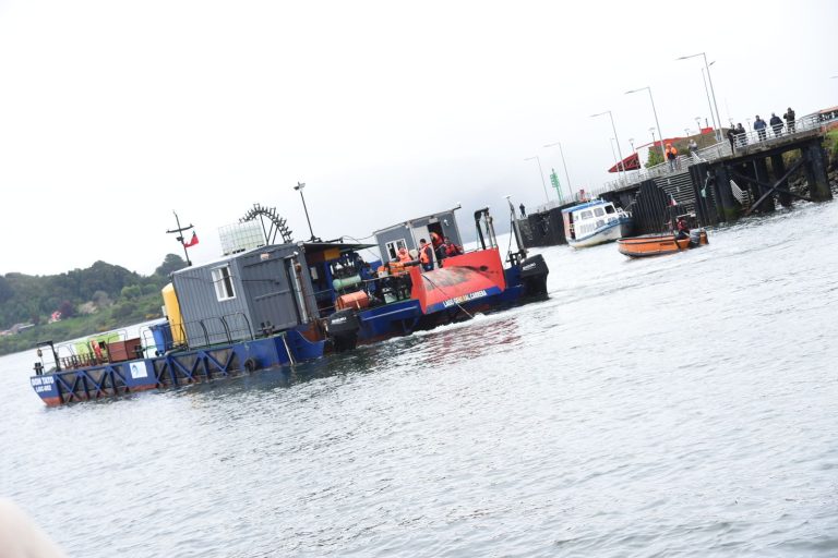 Implementan cable submarino de fibra óptica para mejorar la conectividad en Los Ríos