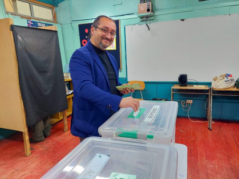 Delegado del Ranco, Alejandro Reyes, ejerció esta mañana su voto