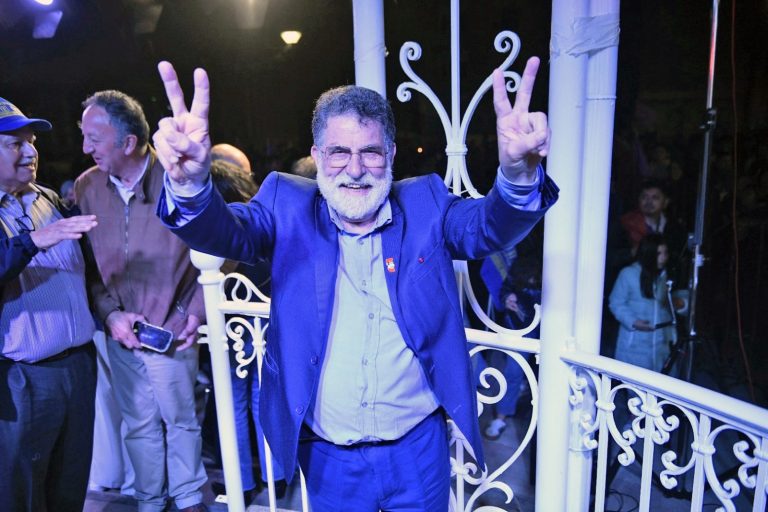 Luis Cuvertino es reelegido como Gobernador Regional de Los Ríos con un contundente respaldo ciudadano