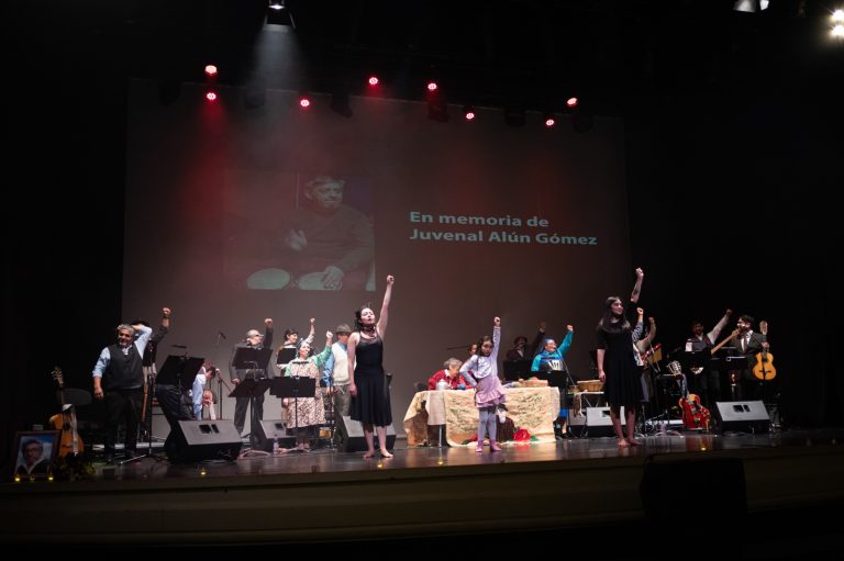 Asisten 200 personas a la cantata «Cuatro Actos de Memoria y Esperanza» en honor a Juvenal Alun