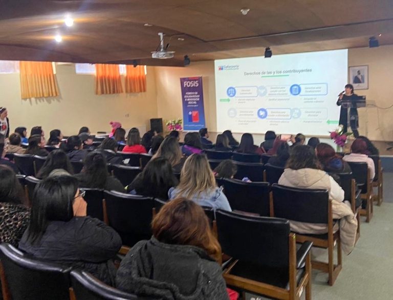 Emprendimientos apoyados por FOSIS participaron en charla sobre formalización tributaria de DEDECON
