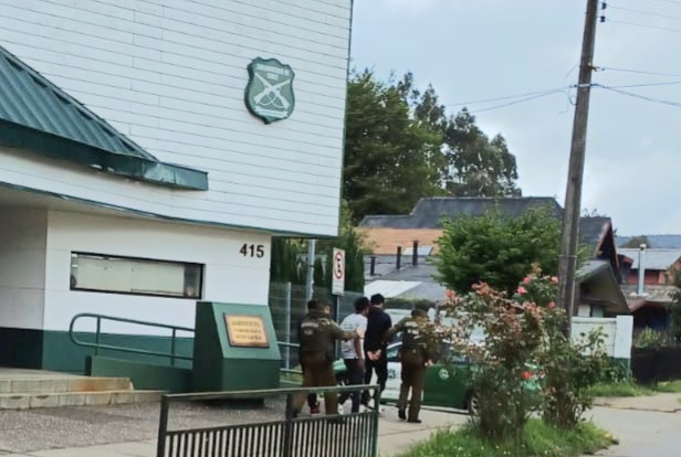 Carabineros detiene a 3 adolescentes tras violento asalto a conductor de aplicación en Valdivia