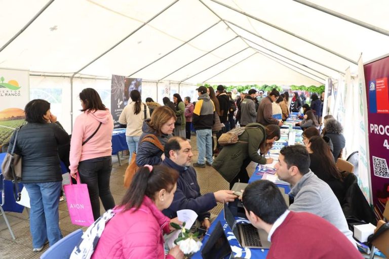 Más de 800 postulantes a diversos cargos tuvo la Feria Laboral organizada por la Municipalidad de Río Bueno