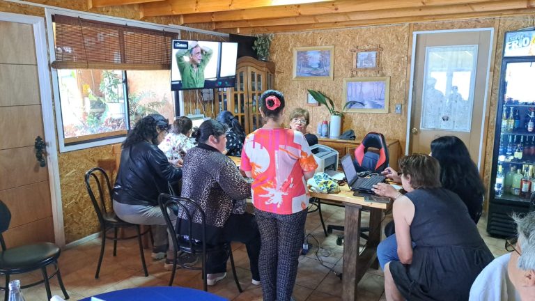 Sernapesca realizó taller a mujeres de mar para disminuir la brecha digital