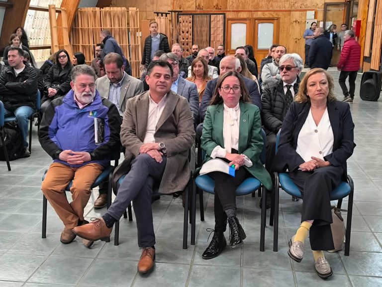 Lanzan Mesa de Fomento a la Industria Forestal de la región de Los Ríos