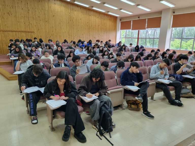 UACh realizó ensayos de pruebas electivas como preparación para la PAES
