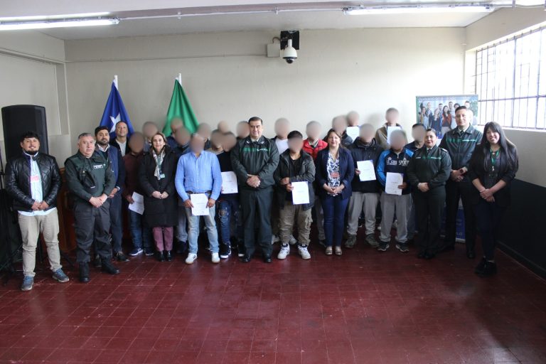 Usuarios del Centro de Cumplimiento Penitenciario de Río Bueno se capacitaron en gasfitería