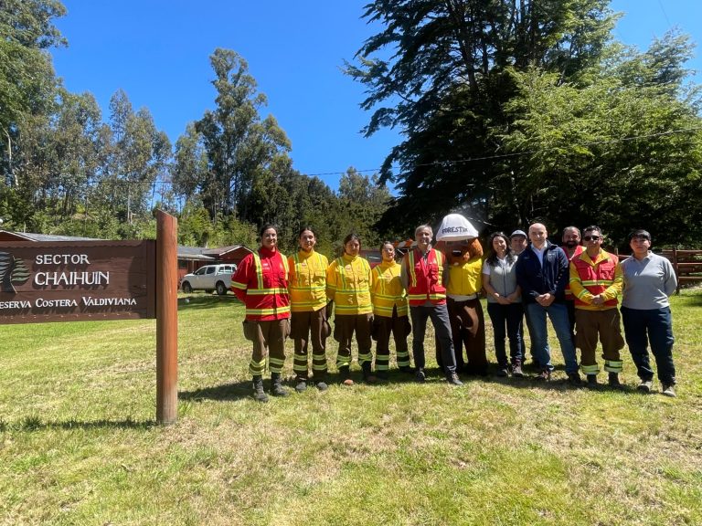 Dieron el vamos a la Primera Brigada Femenina para combatir incendios forestales en Los Ríos