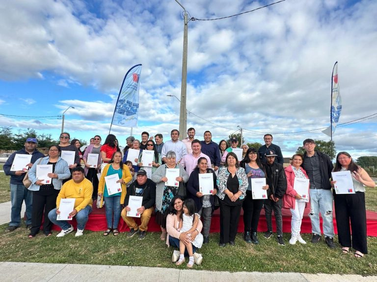 MINVU entregó 60 escrituras de viviendas en Máfil