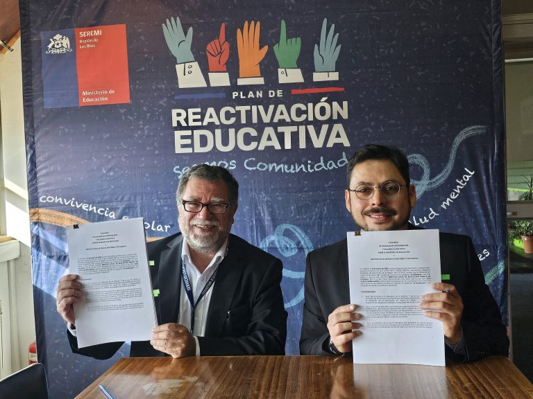 Seremi de Educación y SLEP de Valdivia firman convenio para el buen uso de los recursos de la Subvención Escolar Preferencial 