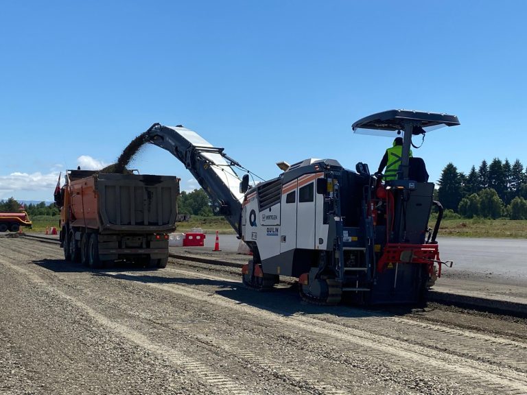 MOP inicia segunda etapa de renovación de asfaltos en Aeródromo Pichoy