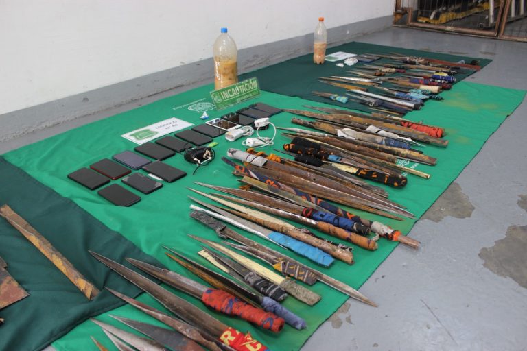 Gendarmería decomisó 50 kilos de drogas y 1075 armas blancas en el Complejo Penitenciario de Valdivia durante 2024