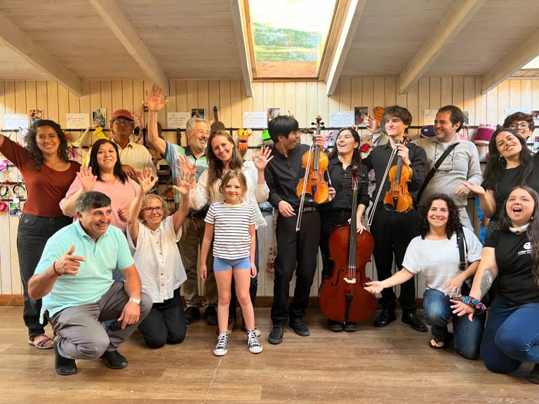 Exposición “Desafíos Familiares” del programa Vive la Música abrió sus puertas en Corporación Lago Ranco