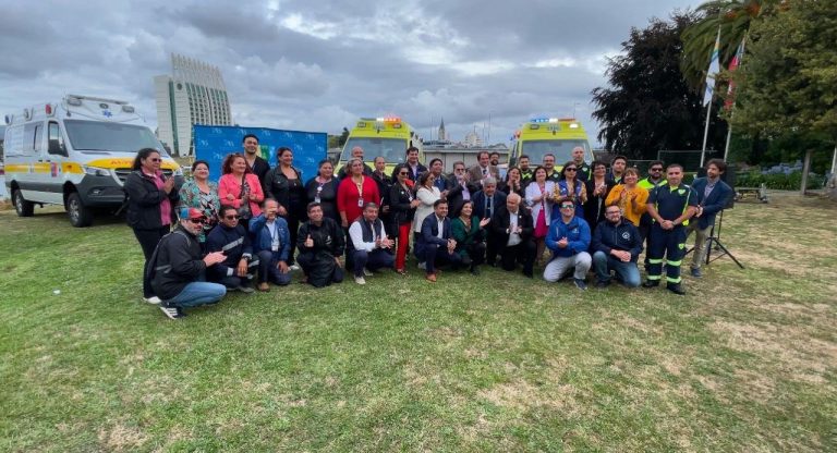 Autoridades regionales entregan cuatro ambulancias para reforzar la atención prehospitalaria en Los Ríos