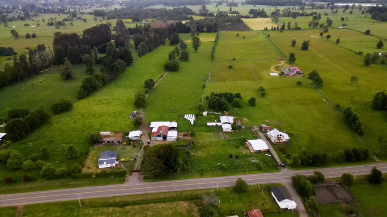 Agricultores de Río Bueno reciben maquinarias para mejorar su producción