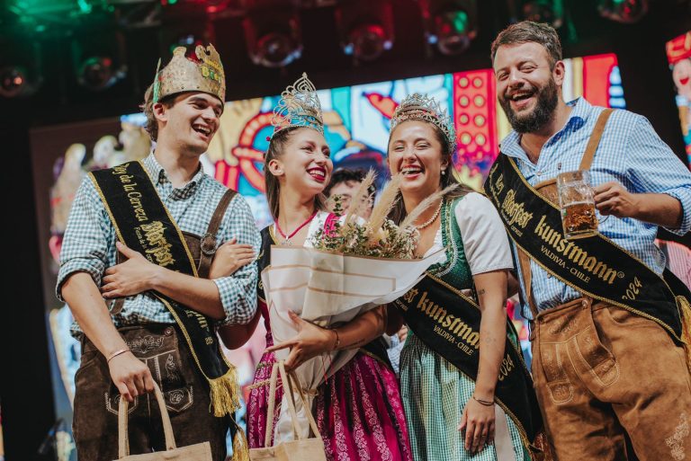 Bomberos de Valdivia reciben aporte clave tras ser elegidos Reyes de la Cerveza 2025 en el Bierfest Kunstmann
