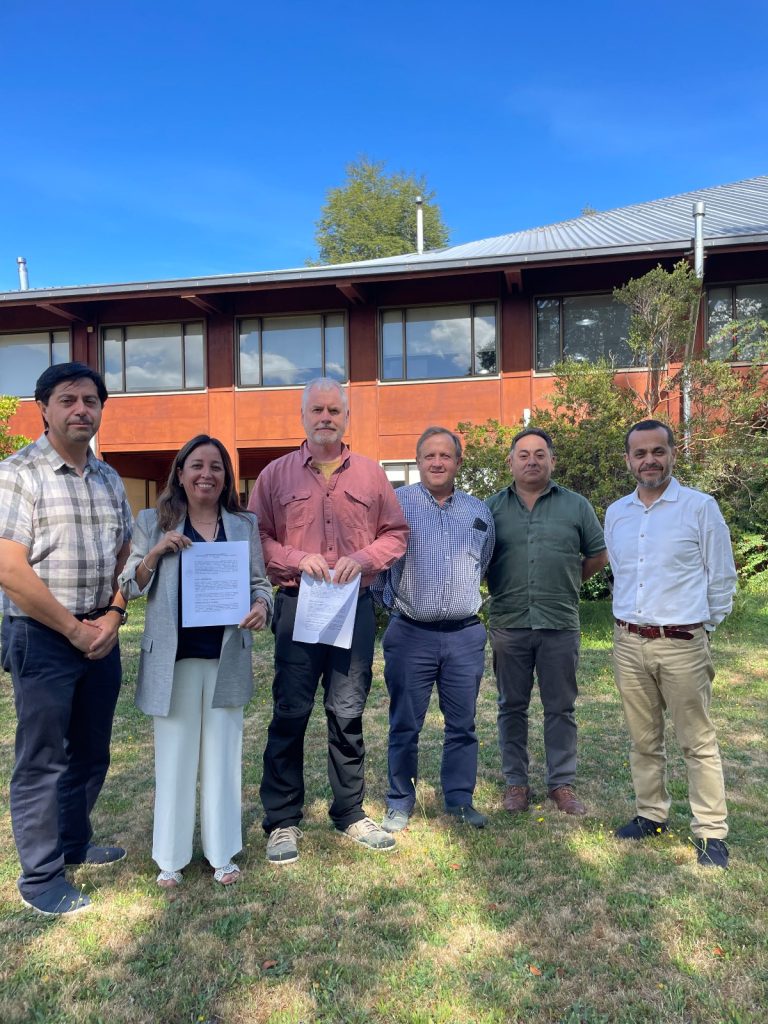 Acuerdo permitirá gestión sostenible y colaborativa de 1.500 hectáreas de bosques nativos y exóticos en Futrono