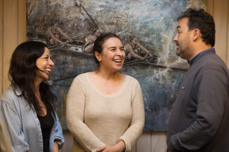 Corporación Lago Ranco invita a vivir el remo a través de las pinturas de Carolina Godoy