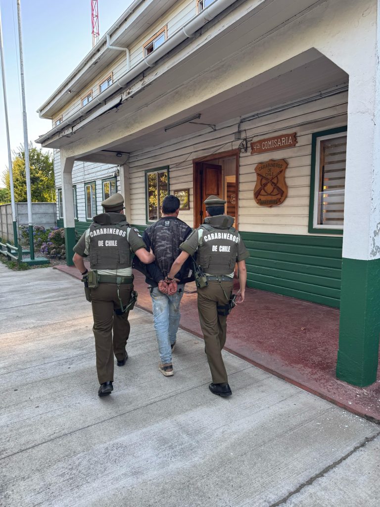 Detienen a dos sujetos con amplio prontuario por robo en Río Bueno