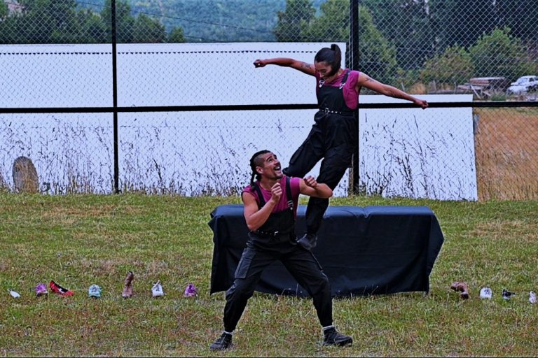 Futrono recibió obra de danza que invita a mirar el mundo “Como si fuera la primera vez”
