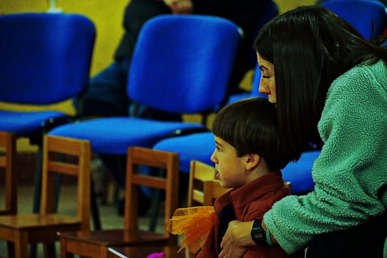 A La Unión llegaron las aventuras de la abejorra “Diwlliñ en vuelo” con divertida obra de teatro