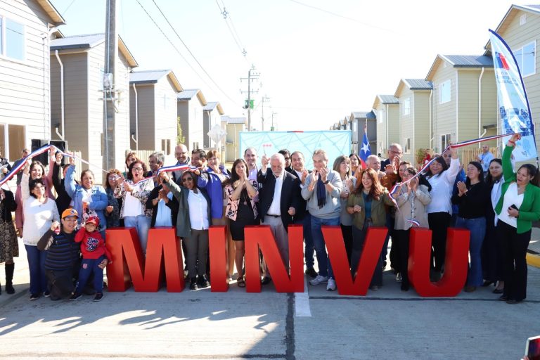 339 familias de Río Bueno reciben las llaves de su nuevo hogar