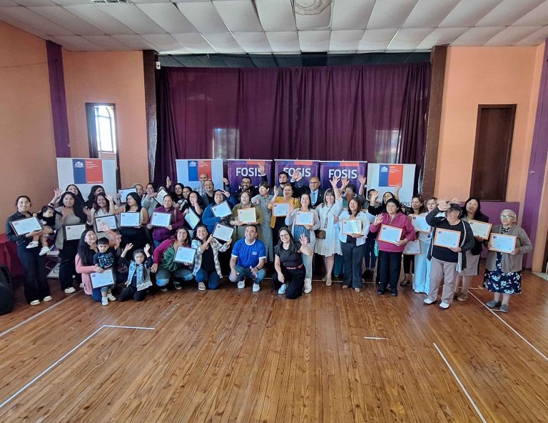 40 personas de Río Bueno finalizan el programa Emprendamos Semilla del FOSIS